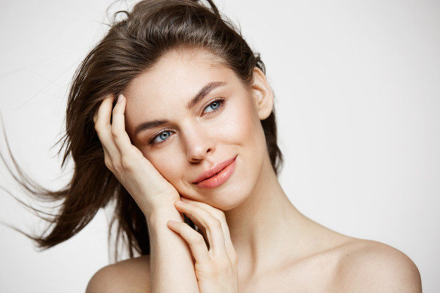 5 מוצרים שעוזרים ליצירת מראה עור פנים מתוח ויפה!
