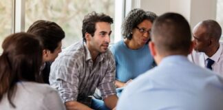 יוגה תרפיה וטיפול בדיכאון ללא תרופות: המסע לריפוי טבעי