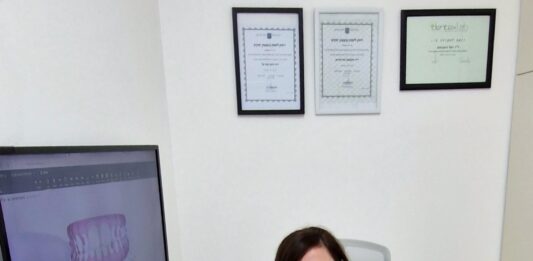 יישור שיניים שקוף Invisalign בכפר סבא: החיוך המושלם מתחיל כאן