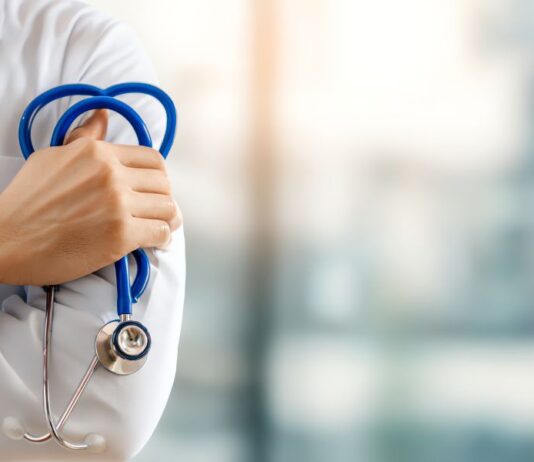 איך לבחור מנתח קטרקט מומלץ בישראל הקריטריונים החשובים באמת