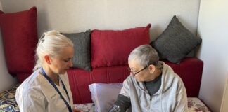 בין שתי חזיתות